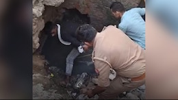 30 फूट खोल नाल्यातील विचित्र आवाज, डोकावल्यानंतर लोकांना बसला धक्का; पोलीस आल्यानंतर...