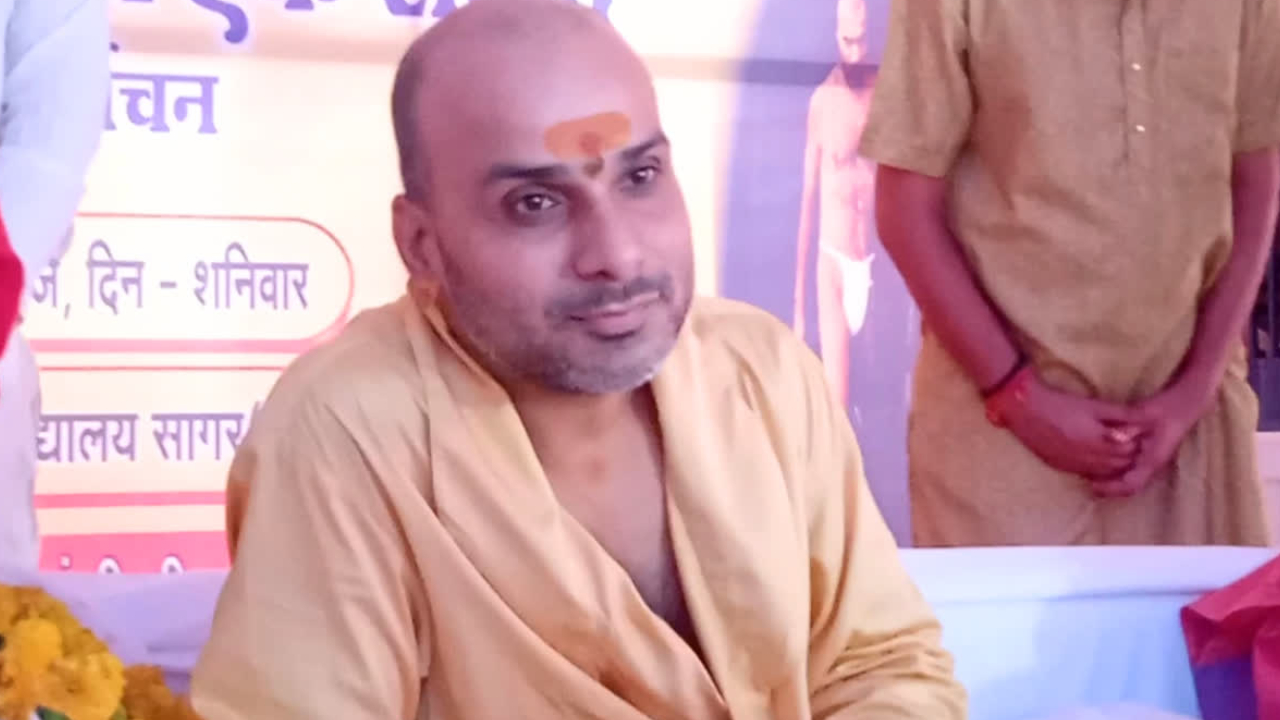 1300 दिन से कोई अन्न नहीं खाया, सिर्फ नर्मदा जल पर जिंदा हैं संत !