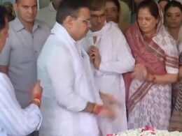 राजस्थान की पूर्व मुख्यमंत्री कमला बेनीवाल की पार्थिव देह पहुंची लालकोठी मोक्ष धाम, CM भजनलाल ने दी श्रद्धांजलि राजस्थान की पूर्व मुख्यमंत्री कमला बेनीवाल की पार्थिव देह पहुंची लालकोठी मोक्ष धाम, CM भजनलाल ने दी श्रद्धांजलि
