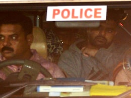 प्रज्वल रेवन्ना को बेंगलुरु हवाई अड्डे पर SIT ने किया गिरफ्तार, आज कोर्ट में होगी पेशी प्रज्वल रेवन्ना को बेंगलुरु हवाई अड्डे पर SIT ने किया गिरफ्तार, आज कोर्ट में होगी पेशी