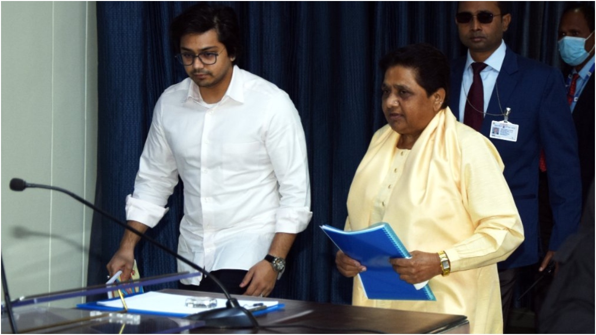 मायावती का क्‍यों टूटा भतीजे आकाश से भरोसा? इन कारणों से नाराज हो गईं बसपा सुप्रीमो 