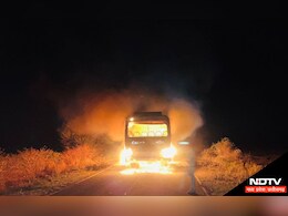 MP News: मतदान कर्मियों को लेकर लौट रही बस में लगी भीषण आग, ईवीएम मशीनों को हुआ नुकसान, कर्मियों ने ऐसे बचाई अपनी जान