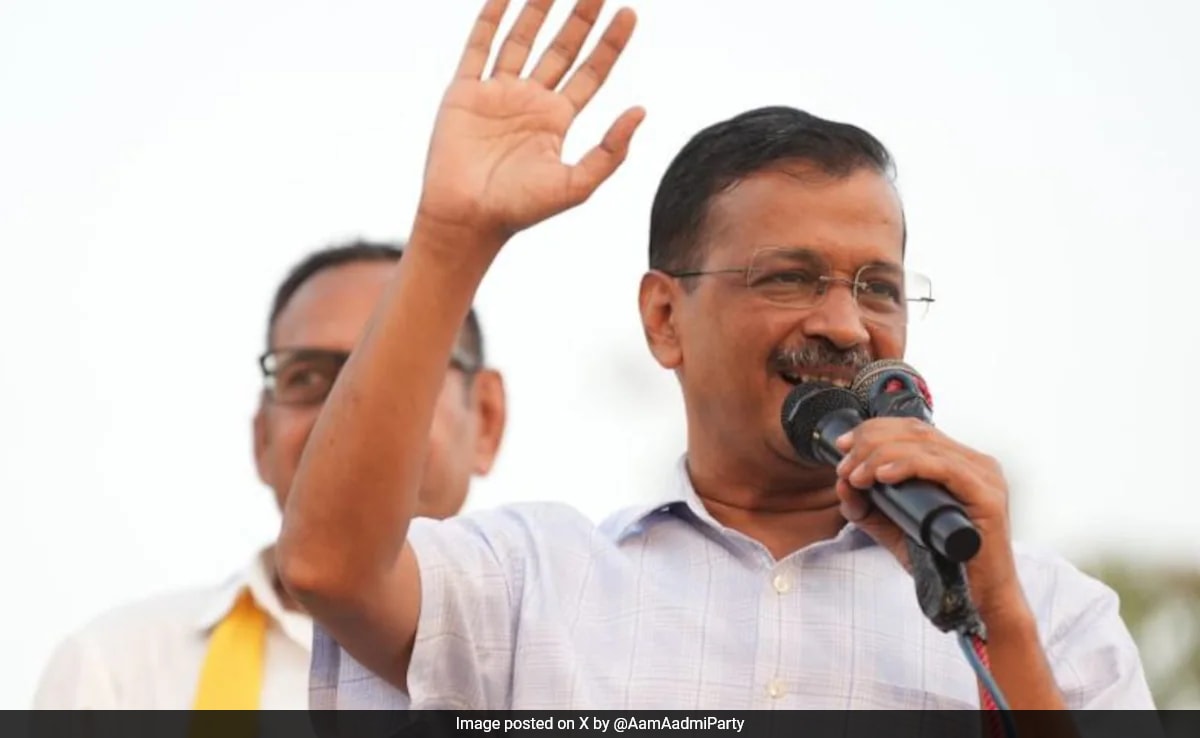 Graffiti "Threatening" Arvind Kejriwal In Metro Trains, AAP Points To BJP