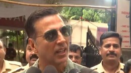 भारतीय नागरिकता मिलने के बाद पहली बार अक्षय ने दिया वोट, कनाडाई सिटीजनशिप को लेकर निशाने पर थे