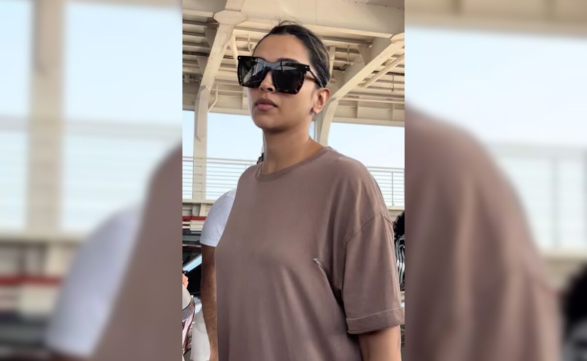Viral: Mom-To-Be Deepika Padukone Blocks Pap's Camera. "Leave Her Alone," Say Enraged Fans
