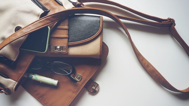 Best Deals On Handbags From Myntra