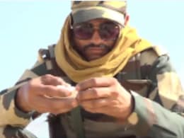 Rajasthan Heatwave: पापड़ सेकने के बाद अब BSF जवान ने रेगिस्तान में उबाला अंडा, वीडियो हुआ वायरल Rajasthan Heatwave: पापड़ सेकने के बाद अब BSF जवान ने रेगिस्तान में उबाला अंडा, वीडियो हुआ वायरल