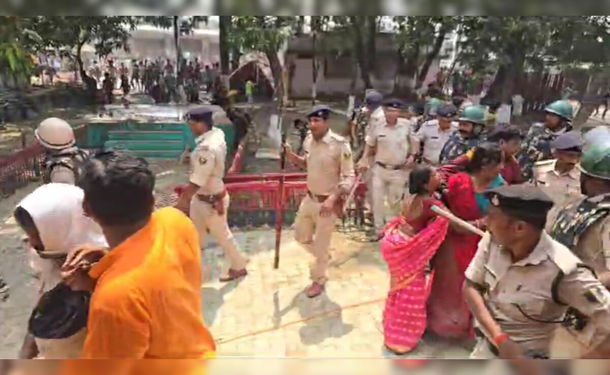 Bihar : पुलिस हिरासत में जीजा-साली की मौत के बाद ग्रामीणों में आक्रोश, थाने में लगाई आग, जमकर किया पथराव