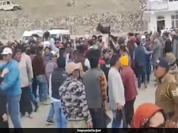 Watch: Kangana Ranaut Shown Black Flags In Himachal Over Old Dalai Lama Post Watch: Kangana Ranaut Shown Black Flags In Himachal Over Old Dalai Lama Post