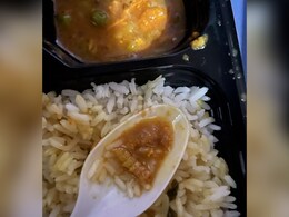 काशी एक्सप्रेस में परोसे गए खाने में यात्री को मिला कीड़ा, आईआरसीटीसी ने दिया ये जवाब काशी एक्सप्रेस में परोसे गए खाने में यात्री को मिला कीड़ा, आईआरसीटीसी ने दिया ये जवाब