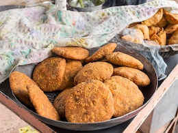 Eat Like A Local: Top 10 Street Food Joints In Jaipur That You Shouldn't Miss Eat Like A Local: Top 10 Street Food Joints In Jaipur That You Shouldn't Miss