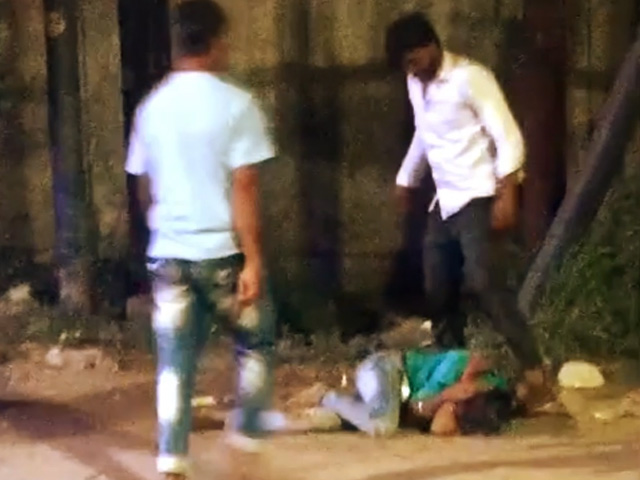 Drunk Men Fight On Noida Road, Auto Drivers Clash Over Ride. Videos Viral