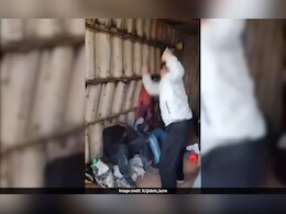 अफ्रीकी मजदूरों को चीनी मैनेजर ने बेरहमी से पीटा, वायरल वीडियो ने नस्लवाद पर छेड़ी बहस