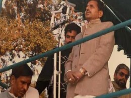 बात पुरानी है: जब बागी बलिया ने चंद्रशेखर के सामने मुलायम को मंच से दौड़ा दिया था बात पुरानी है: जब बागी बलिया ने चंद्रशेखर के सामने मुलायम को मंच से दौड़ा दिया था