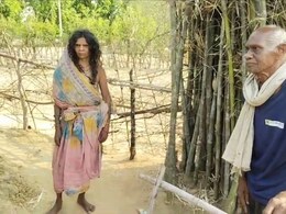 ढलती उम्र और पत्नी बीमार ! दो वक्त की रोटी के लिए भटक रहा ये बुजुर्ग दिव्यांग 