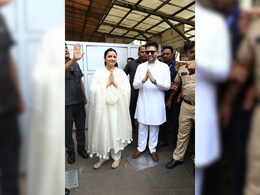 Parineeti Chopra And Raghav Chadha Visit Siddhivinayak Temple