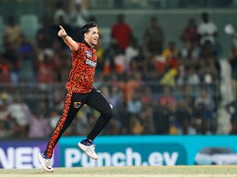 'मेरे पिता और युवराज...', चौंकाने वाली गेंदबाजी के बाद अभिषेक शर्मा का आया बयान