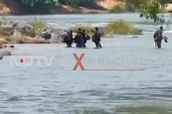 दंतेवाड़ा में नक्सलियों का खात्मा, देखिए ऑपरेशन का ये वीडियो! दंतेवाड़ा में नक्सलियों का खात्मा, देखिए ऑपरेशन का ये वीडियो!