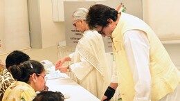 Amitabh Bachchan News: अमिताभ बच्चन ने वोट डालने के बाद फोटो की शेयर, मतदान का बताया महत्व