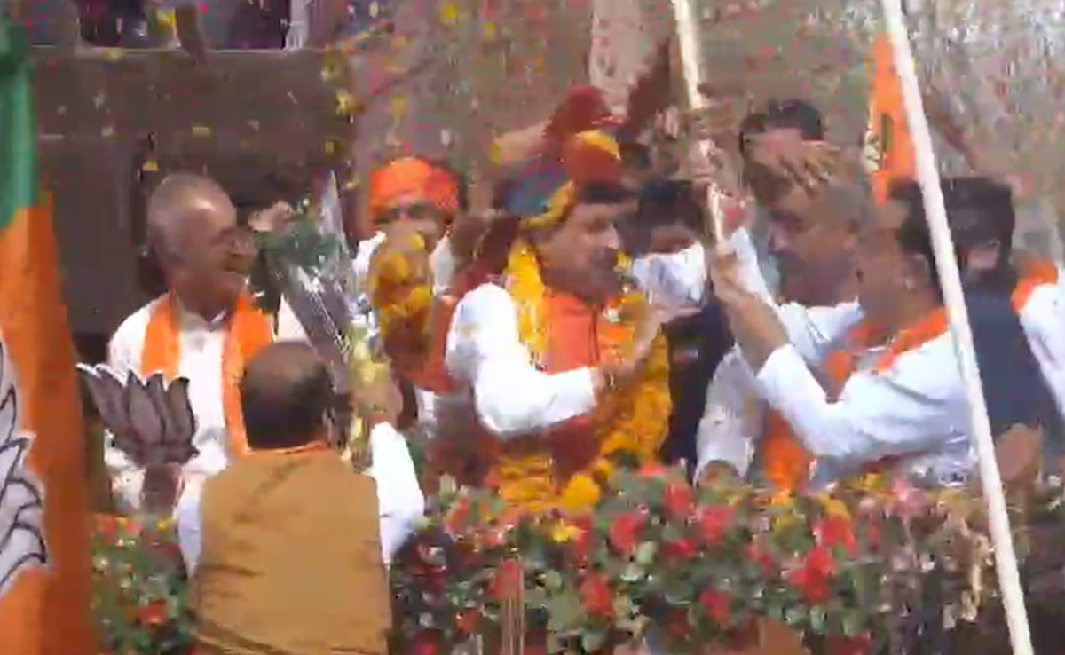 Loksabha Election: रोड शो में सीएम मोहन ने गदा घुमाई तो विधायक रामनिवास के सिर पर लगी, फिर...&nbsp;