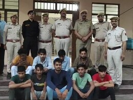 Rajasthan: साइबर फ्रॉड करने वाले 26 बदमाश पकड़े, 38 मोबाइल और दो कार समेत 7 बाइक जब्त Rajasthan: साइबर फ्रॉड करने वाले 26 बदमाश पकड़े, 38 मोबाइल और दो कार समेत 7 बाइक जब्त