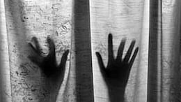 ग्वालियर :&nbsp;कोर्ट के बाहर रो रही महिला को&nbsp;हवलदार ने बनाया हवस का शिकार&nbsp;