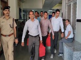 Rajasthan SI Paper Leak: 50 हजार से ज्यादा पन्नों की चार्ज शीट लेकर कोर्ट पहुंची SOG, SI भर्ती पेपर लीक मामले की सुनवाई शुरू Rajasthan SI Paper Leak: 50 हजार से ज्यादा पन्नों की चार्ज शीट लेकर कोर्ट पहुंची SOG, SI भर्ती पेपर लीक मामले की सुनवाई शुरू