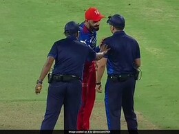 Virat Kohli's Animated Chat With Umpire After RCB Star's No Ball vs CSK Has Internet Talking Virat Kohli's Animated Chat With Umpire After RCB Star's No Ball vs CSK Has Internet Talking