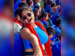 मैदान में चल रहा था मैच, तभी लोगों की भीड़ में बैठी ये लड़की करने लगी टिप टिप बरसा पानी गाने पर डांस, हुकअप देख लोग भूले मैच मैदान में चल रहा था मैच, तभी लोगों की भीड़ में बैठी ये लड़की करने लगी टिप टिप बरसा पानी गाने पर डांस, हुकअप देख लोग भूले मैच