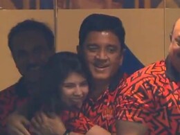 Kavya Maran : हैदराबाद को जीत मिलते ही पापा को गले लगाने दौड़कर भागीं काव्या, जीत की खुशी में ऐसा था रिएक्शन, Video Kavya Maran : हैदराबाद को जीत मिलते ही पापा को गले लगाने दौड़कर भागीं काव्या, जीत की खुशी में ऐसा था रिएक्शन, Video