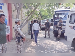 जयपुर के 44 स्कूलों में 6 घंटे तक चला सर्च ऑपरेशन, पुलिस कमिश्नर ने बताया क्यों मिली ब्लास्ट की धमकी? जयपुर के 44 स्कूलों में 6 घंटे तक चला सर्च ऑपरेशन, पुलिस कमिश्नर ने बताया क्यों मिली ब्लास्ट की धमकी?