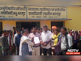 Chhattisgarh: वोटिंग की अपील के बीच यहां के ग्रामीणों ने किया चुनाव बहिष्कार का ऐलान, जानें क्या है उनका दर्द Chhattisgarh: वोटिंग की अपील के बीच यहां के ग्रामीणों ने किया चुनाव बहिष्कार का ऐलान, जानें क्या है उनका दर्द