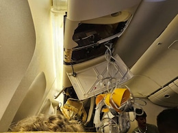 फ्लाइट टर्बुलेंस के दौरान अंदर इस तरह मची थी चीख पुकार, सिंगापुर एयरलाइंस के प्लेन का नजारा देखकर दहल जाएगा दिल