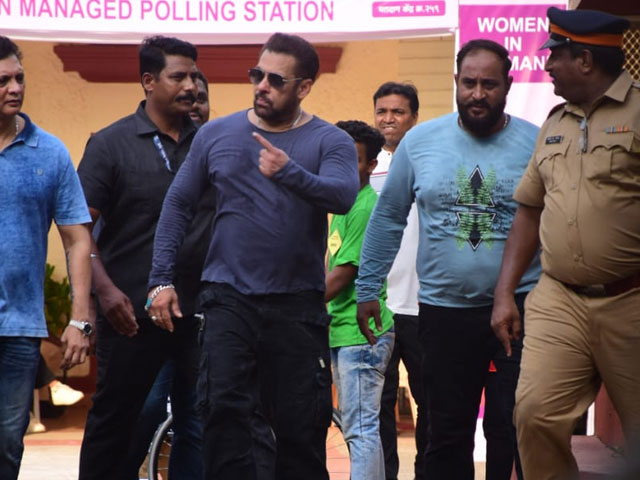 Salman Khan Casts Vote In Mumbai