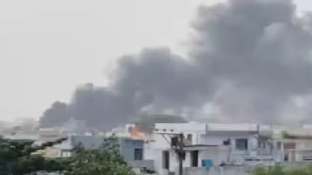 रायपुर: फोम फैक्ट्री में आग लगने से दो की मौत, 5 लाख  मुआवजे का ऐलान