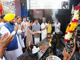 Out Of Jail For 21 Days, Arvind Kejriwal's Temple Visit Ahead Of Roadshows Out Of Jail For 21 Days, Arvind Kejriwal's Temple Visit Ahead Of Roadshows