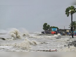 Cyclone Remal: 'रेमल' का 'कहर', 135 किमी की रफ्तार से टकराया तूफान, इन इलाकों में हाई अलर्ट Cyclone Remal: 'रेमल' का 'कहर', 135 किमी की रफ्तार से टकराया तूफान, इन इलाकों में हाई अलर्ट