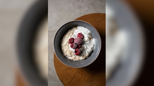 सुबह का नाश्ता हो या रात का डिनर, हर टाइम के लिए परफेक्ट है दलिया, जानें फायदे