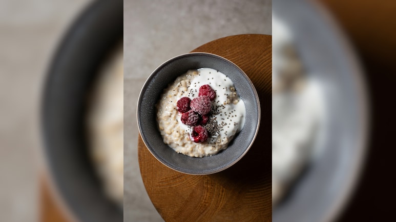 सुबह का नाश्ता हो या रात का डिनर, हर टाइम के लिए परफेक्ट है दलिया, जानें फायदे