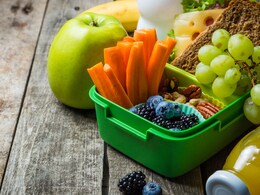 Health Tips: गर्मियों में खाली पेट न करें इन फलों का सेवन, सेहत को हो सकता है उल्टा नुकसान Health Tips: गर्मियों में खाली पेट न करें इन फलों का सेवन, सेहत को हो सकता है उल्टा नुकसान