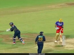 VIDEO: साहा विकेट के पीछे से कह रहे थे 'मैच को खींचो', कोहली ने दिया जबर्दस्त जवाब 'ऐसे कैसे खींच लोगे' VIDEO: साहा विकेट के पीछे से कह रहे थे 'मैच को खींचो', कोहली ने दिया जबर्दस्त जवाब 'ऐसे कैसे खींच लोगे'