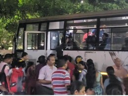 एसटी महामंडळाच्या ढिसाळ व्यवस्थापनाने प्रवाशी हैराण, कल्याण डेपोमध्ये नागरिकांचा खोळंबा