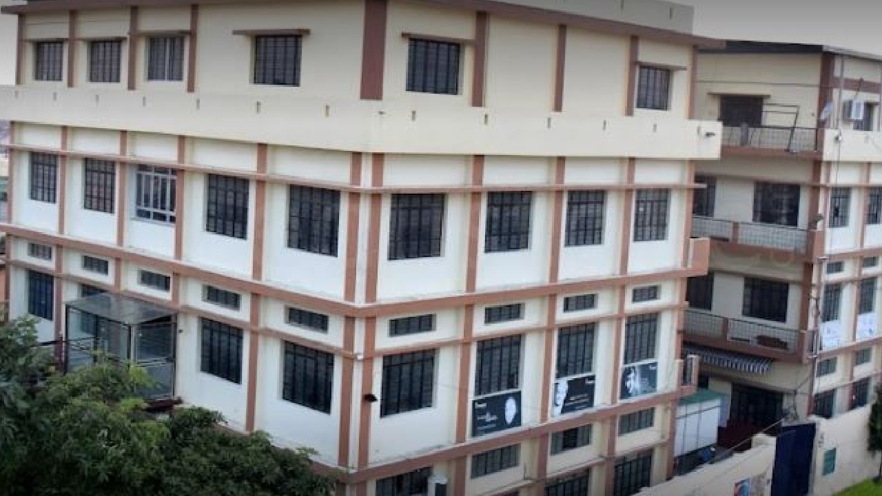 भोपाल में 15 साल से नर्सिंग कॉलेज के नाम पर चल रहा था स्कूल