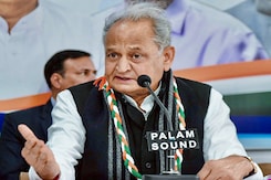 KL Sharma "Familiar Face" In Amethi For The Past 40 Years: Ashok Gehlot KL Sharma "Familiar Face" In Amethi For The Past 40 Years: Ashok Gehlot