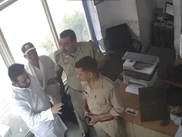 नोएडा : पेट्रोल पंप पर दबंगई के आरोप में AAP विधायक अमानतुल्लाह खान और बेटे पर FIR दर्ज