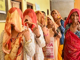 Barmer Booth Repolling: राजस्थान की बाड़मेर लोकसभा सीट के इस बूथ पर दोबारा हो रहा मतदान, सुबह से ही लगी लाइनें Barmer Booth Repolling: राजस्थान की बाड़मेर लोकसभा सीट के इस बूथ पर दोबारा हो रहा मतदान, सुबह से ही लगी लाइनें