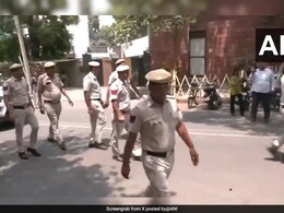 एसएचओ समेत चार पुलिस अधिकारी बिना पूर्व अनुमति होटल में छापेमारी करने के आरोप में गिरफ्तार एसएचओ समेत चार पुलिस अधिकारी बिना पूर्व अनुमति होटल में छापेमारी करने के आरोप में गिरफ्तार
