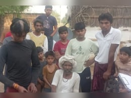 दिव्यांग महिला से किया रेप, आरोपी को खंभे से बांधा; बाल काटे और निर्वस्त्र करके पीटा दिव्यांग महिला से किया रेप, आरोपी को खंभे से बांधा; बाल काटे और निर्वस्त्र करके पीटा