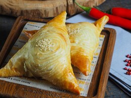 Samsa: The Fascinating Story Of Uzbekistan's Very Own Baked Samosa Samsa: The Fascinating Story Of Uzbekistan's Very Own Baked Samosa
