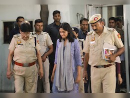 स्वाति मालीवाल से बदसलूकी का मामला : दिल्ली पुलिस का बड़ा दावा, घटना का CCTV फुटेज गायब स्वाति मालीवाल से बदसलूकी का मामला : दिल्ली पुलिस का बड़ा दावा, घटना का CCTV फुटेज गायब